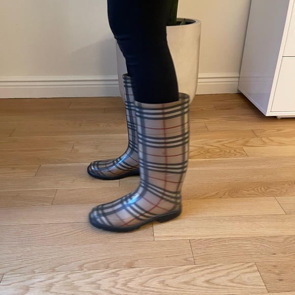 Burberry Rainboots - Picture 5 of 10